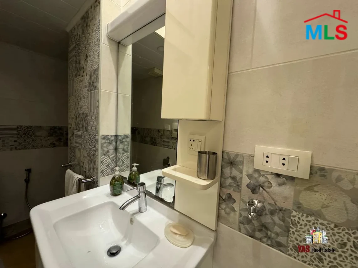 Ballouneh 465m2 Warehouse + Apartment | Road Level | New | Catch
