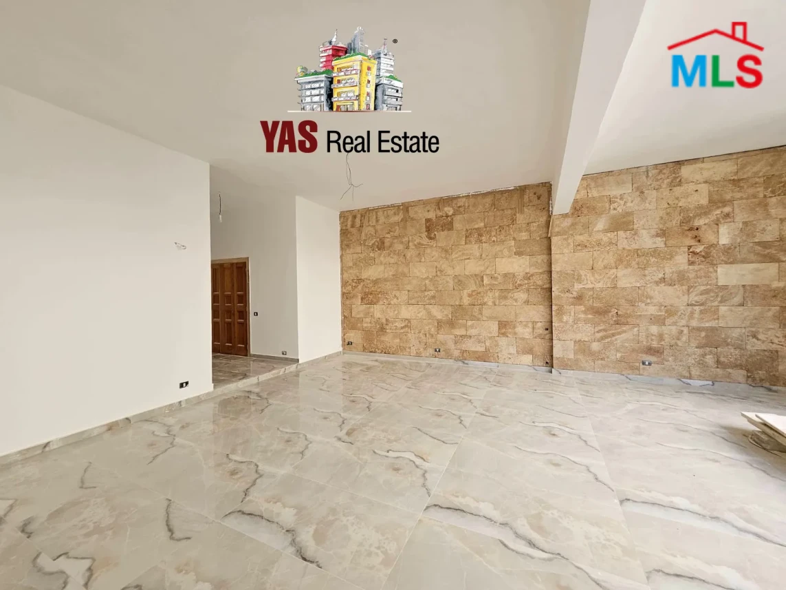 Ballouneh 190m2 | Private Entrance | Open View | TO