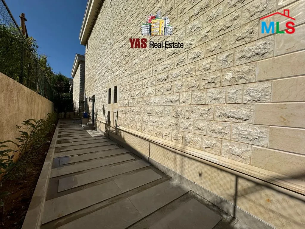 Ajaltoun 640m2 Villa | 400m2 Land | Luxurious | Prime | Catch