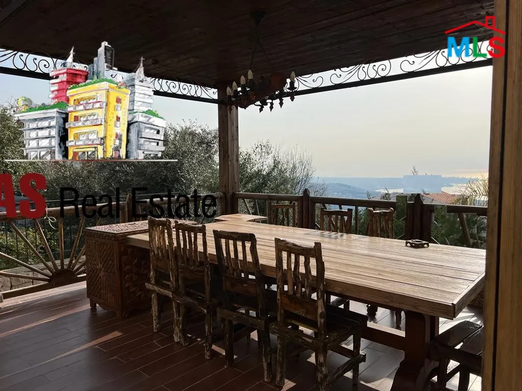 Ballouneh 475m2 Flat | 400m2 Garden | Designer’s Signature | Unique | Sea View