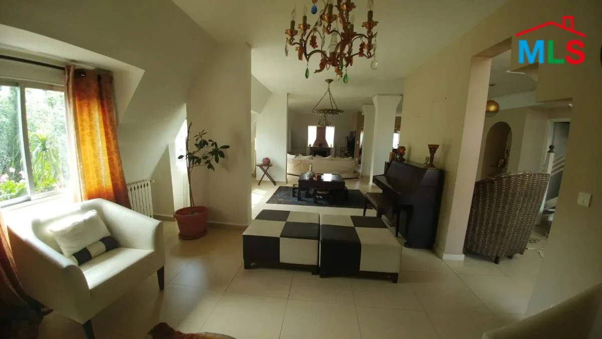 BALLOUNEH 360M2 – UPGRADED – UNIQUE PROPERTY – PRIVATE STREET –