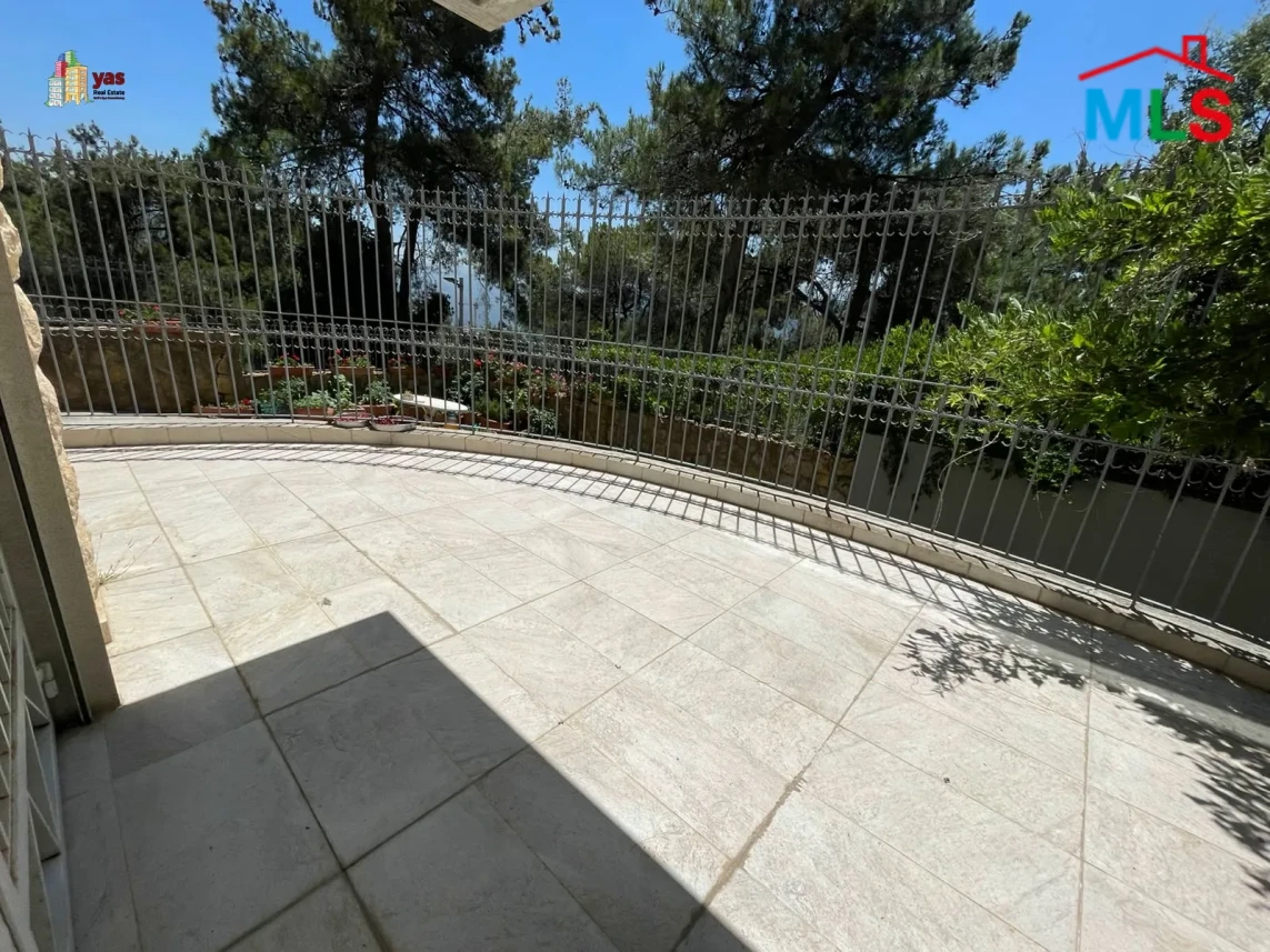 Baabdat 300m2 | 280m2 Terrace/Garden | Private Entrance | View | TCH
