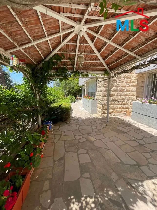 Baabdat 300m2 | 280m2 Terrace/Garden | Private Entrance | View | TCH