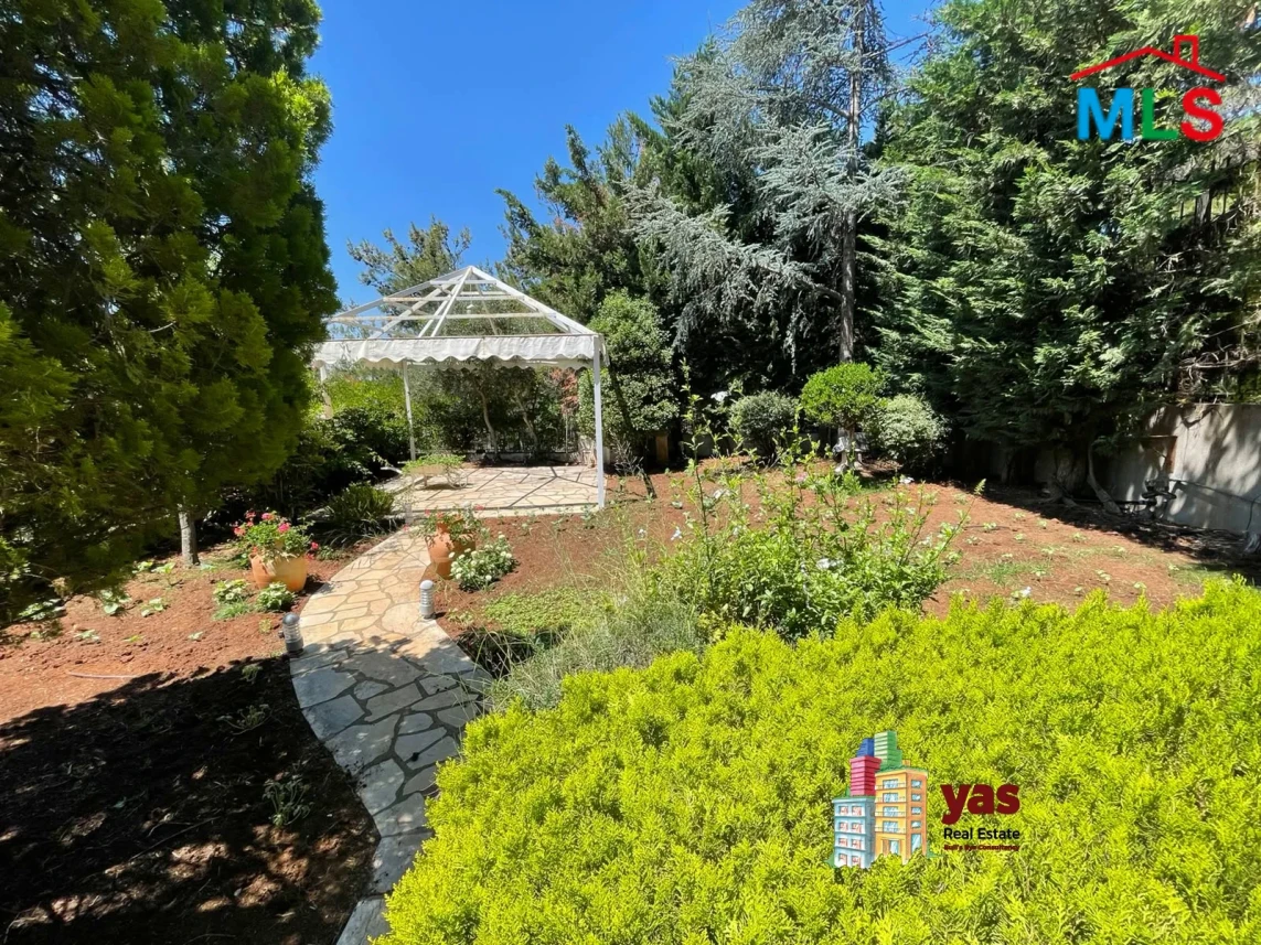 Baabdat 300m2 | 280m2 Terrace/Garden | Private Entrance | View | TCH