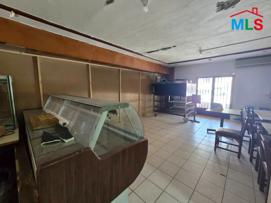Achkout 400m2 | 150m2 Terrace | Equipped Restaurant | 4 Chalet | DA