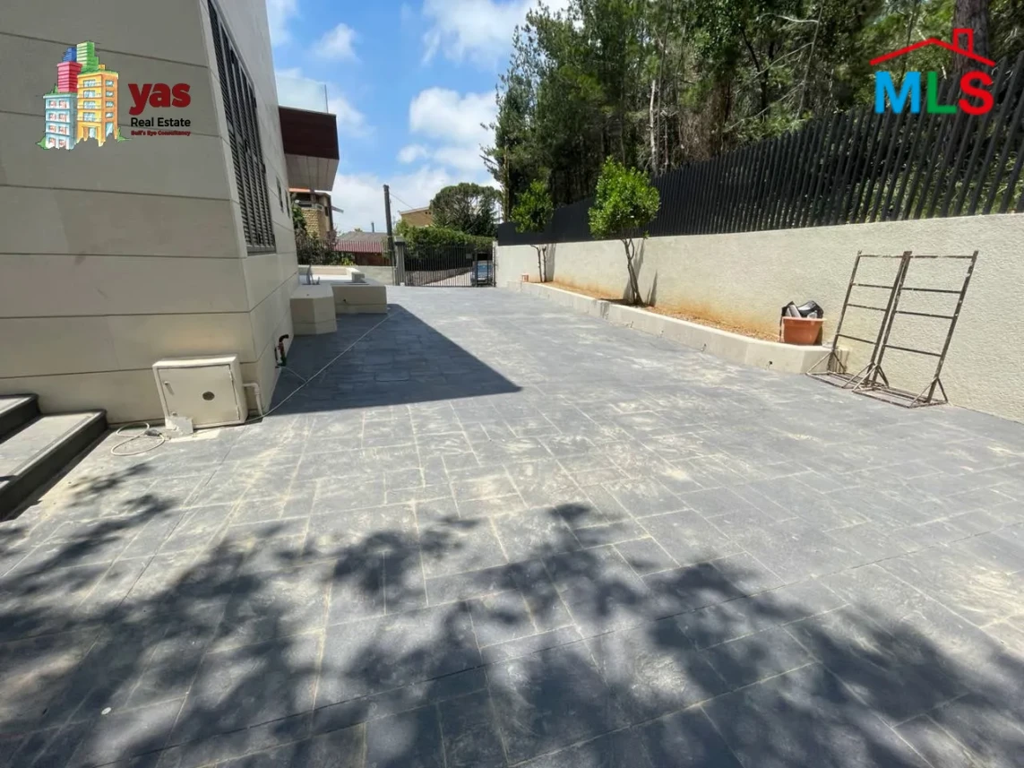 Baabdat 650m2 | 1000m2 Land | Private Pool | Prime Location | TCH