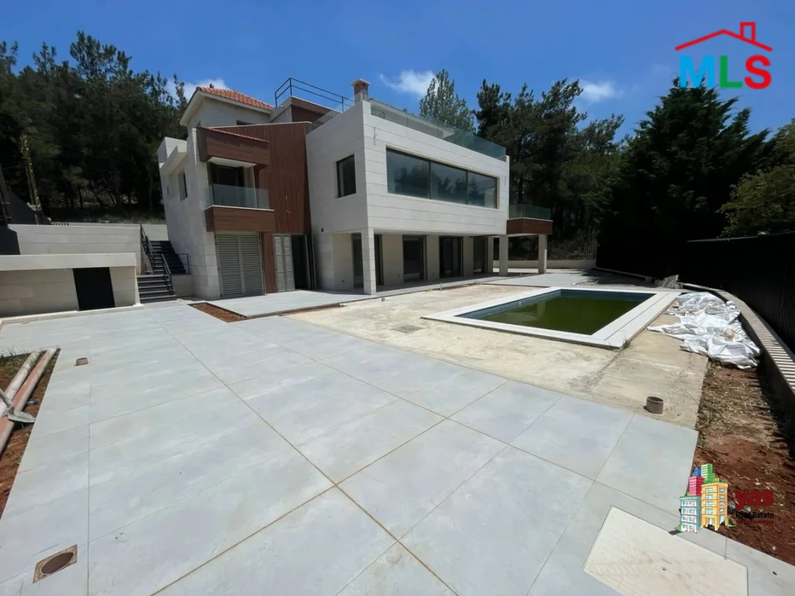 Baabdat 650m2 | 1000m2 Land | Private Pool | Prime Location | TCH