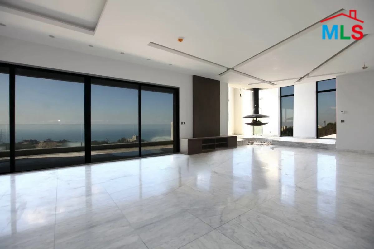 Halat 753m2 | Villa | Well Maintained | Sea View | Prime Location | OH