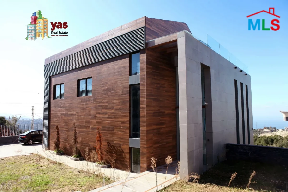 Halat 753m2 | Villa | Well Maintained | Sea View | Prime Location | OH