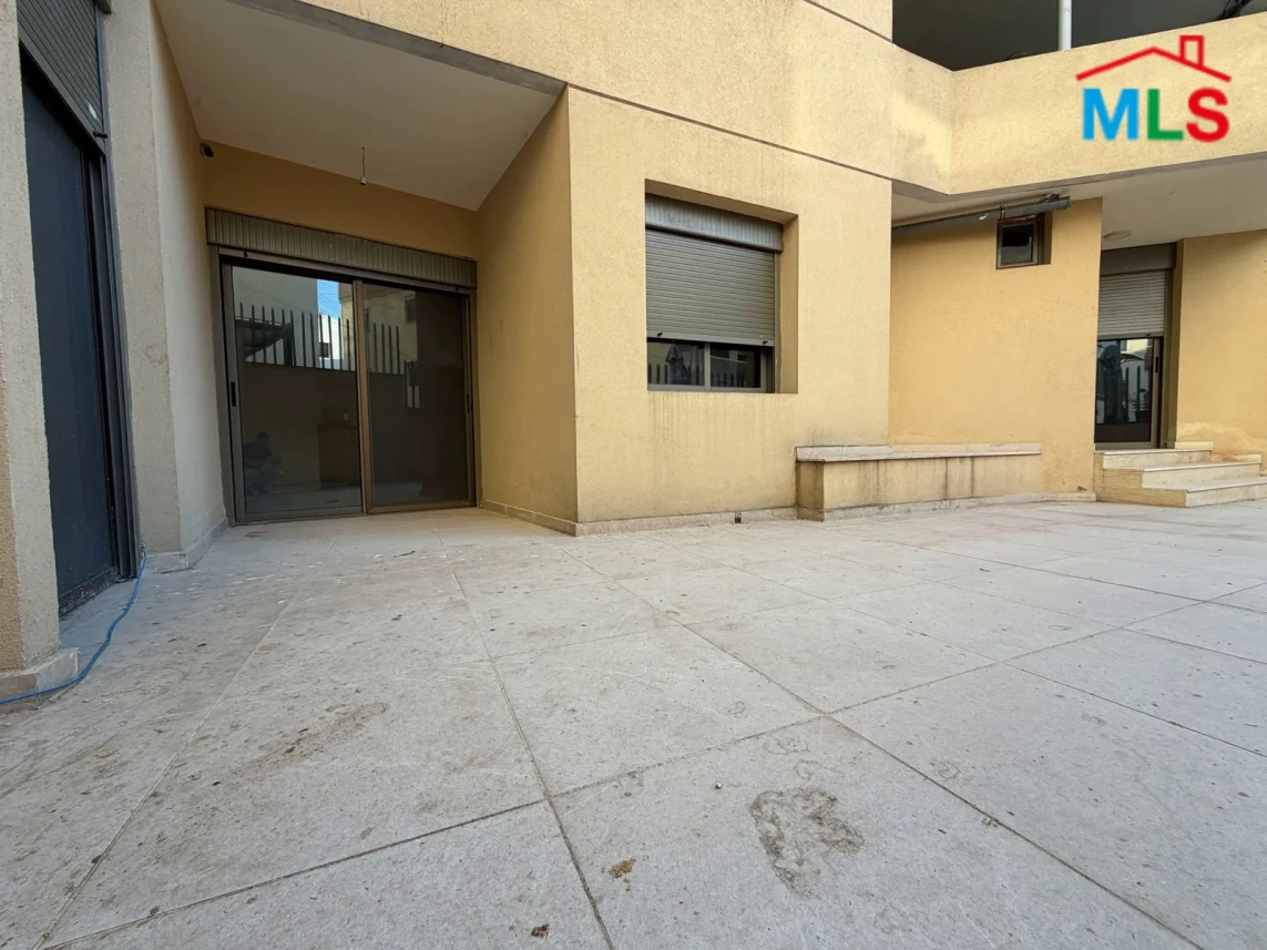 Zouk Mosbeh 165m2 | 40m2 Terrace | Calm Area | Well Maintianed | EH