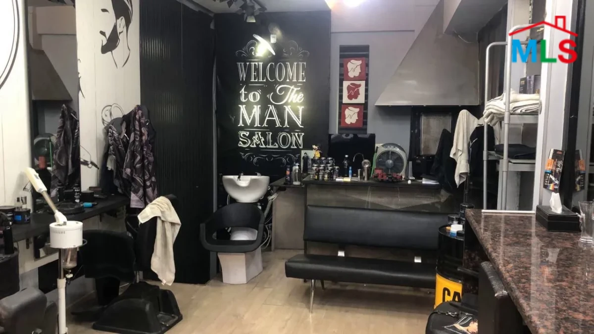 Sarba 130m2 | Two Shops | Prime Location | Active Street | EH