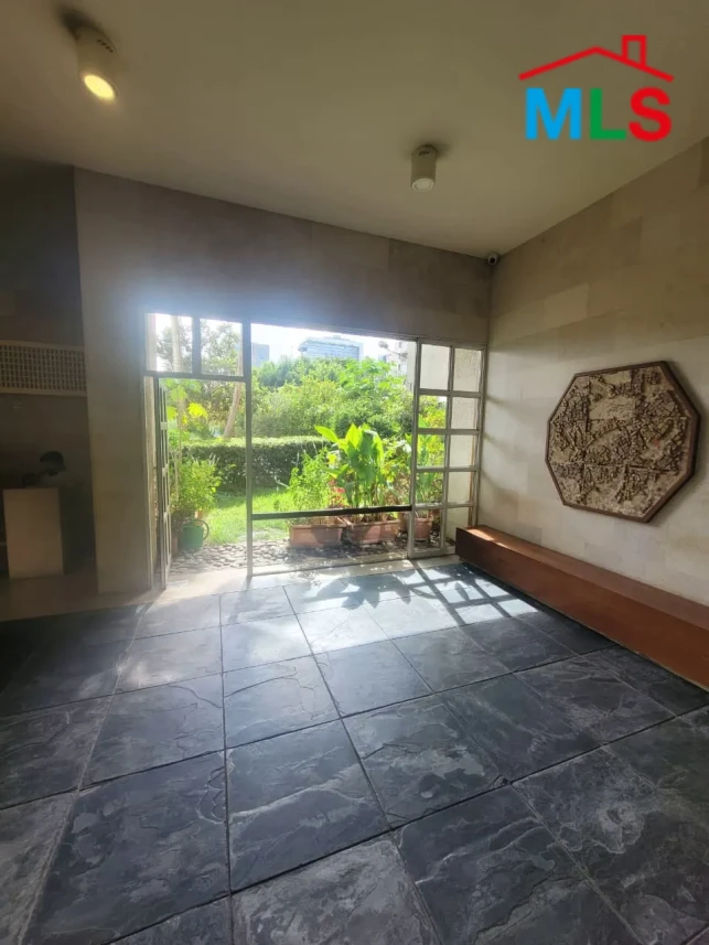 Achrafieh 250m2 | Duplex | Prime Location | Decorated | OH