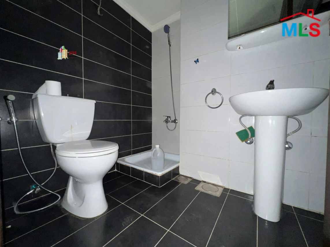 Zouk Mosbeh 200m2 | Prime location | Calm Area | EL