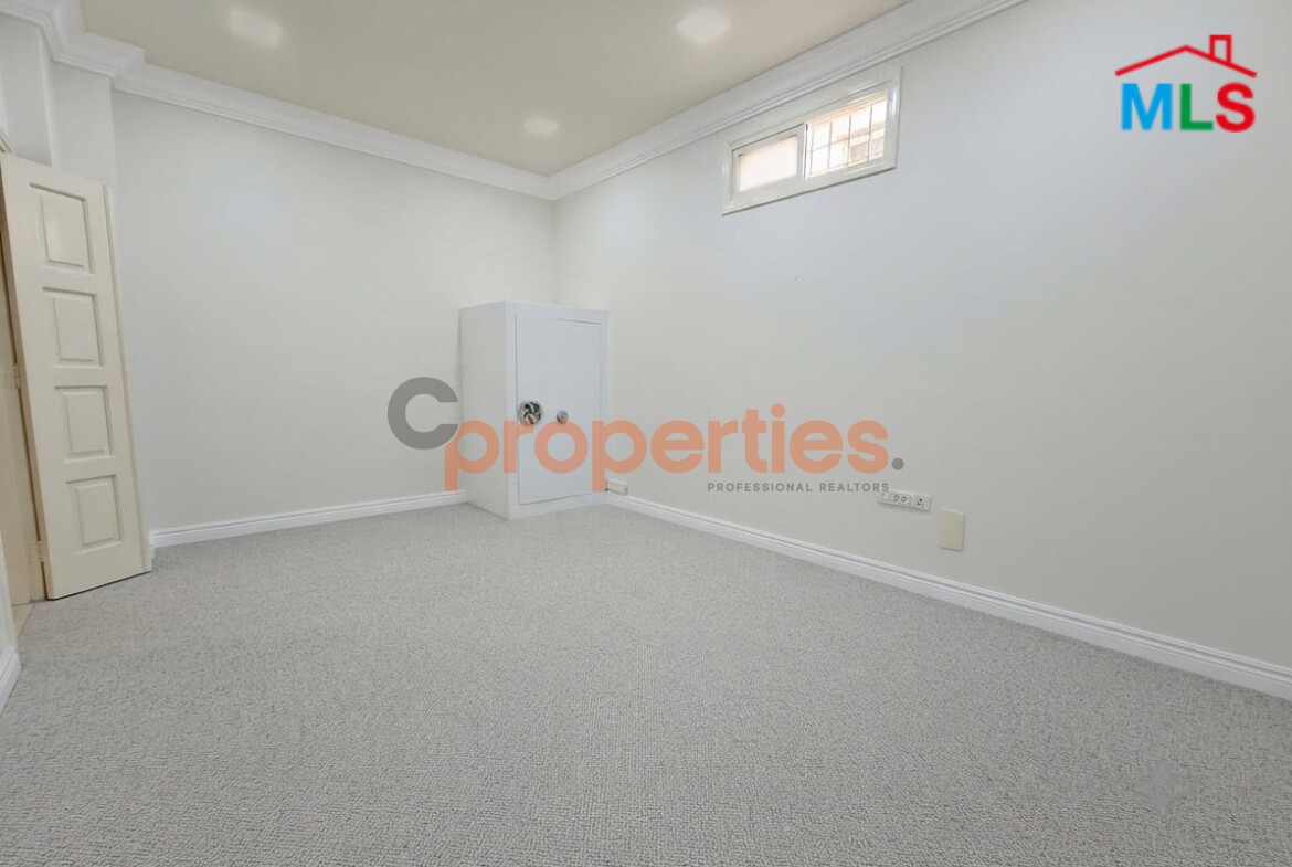 Office For Rent In Achrafieh - CPBMH37