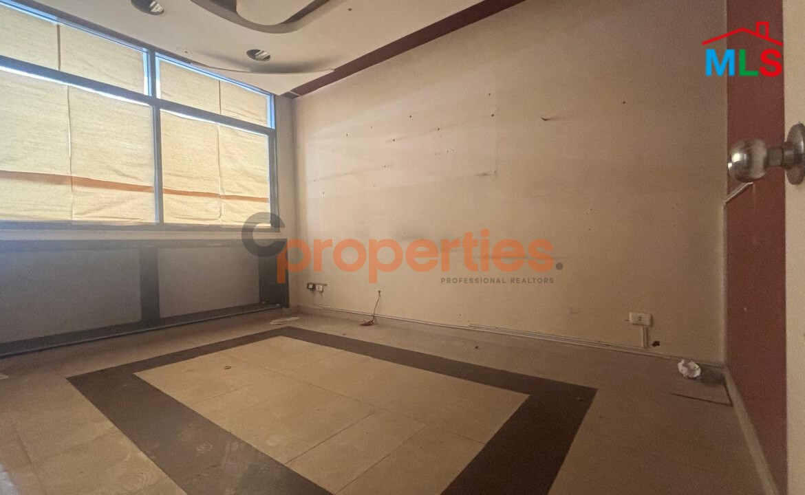 Office for Rent in Mazraa مكتب للايجار في المزرعة - CPBZK49