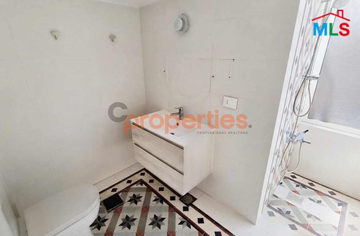 Apartment For Rent In Achrafieh - CPBMH38