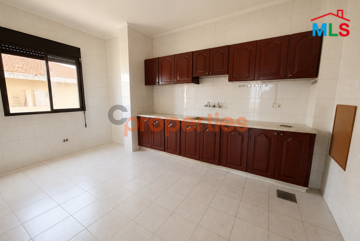 Apartment For Rent In Haret Sakher - شقة للإيجار في حارة صخر CPKKK31