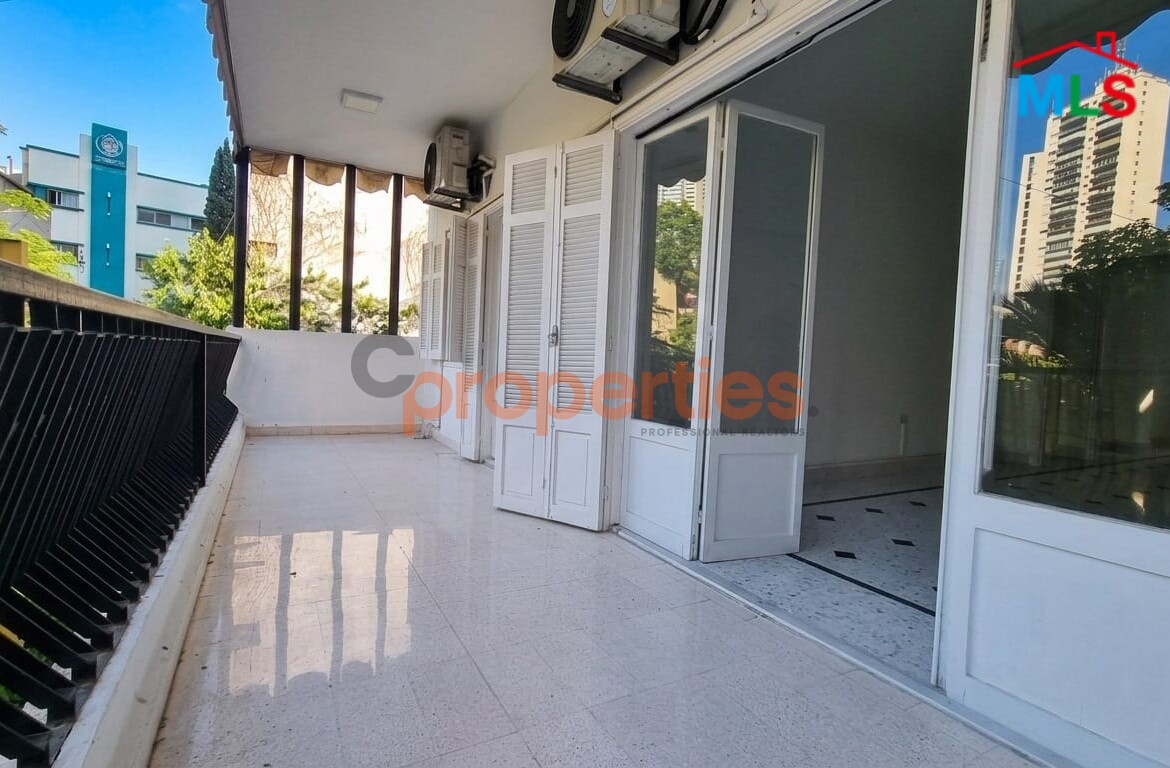 Apartment For Rent In Achrafieh - CPBMH34