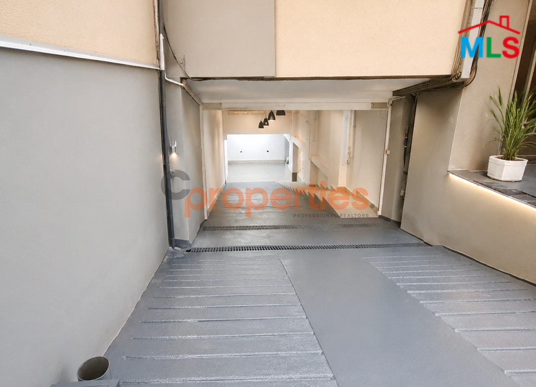 Warehouse & Commercial Space For Rent In Achrafieh - CPBWW138