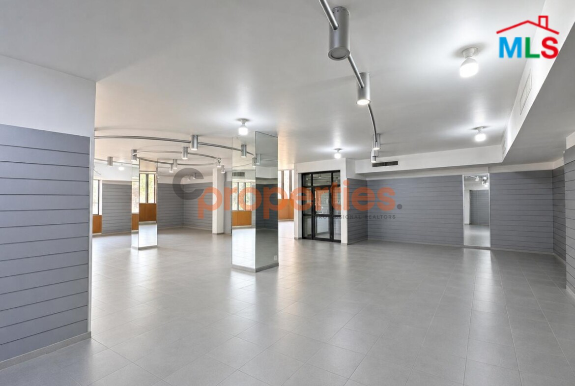 Shop For Rent in Baabda - محل للإيجار في بعبدا - CPCH62