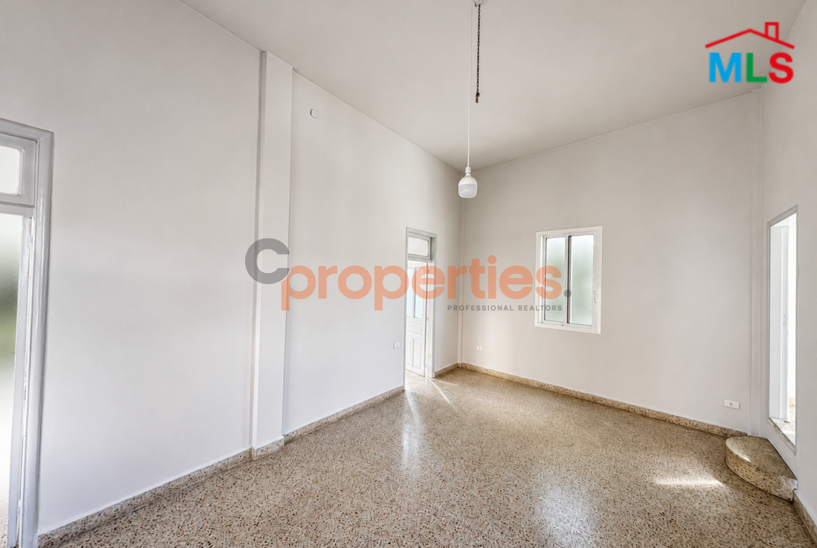 Office For Rent in Baabda - مكتب للإيجار في بعبدا - CPCH63