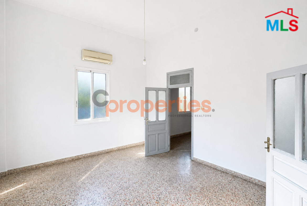 Office For Rent in Baabda - مكتب للإيجار في بعبدا - CPCH63
