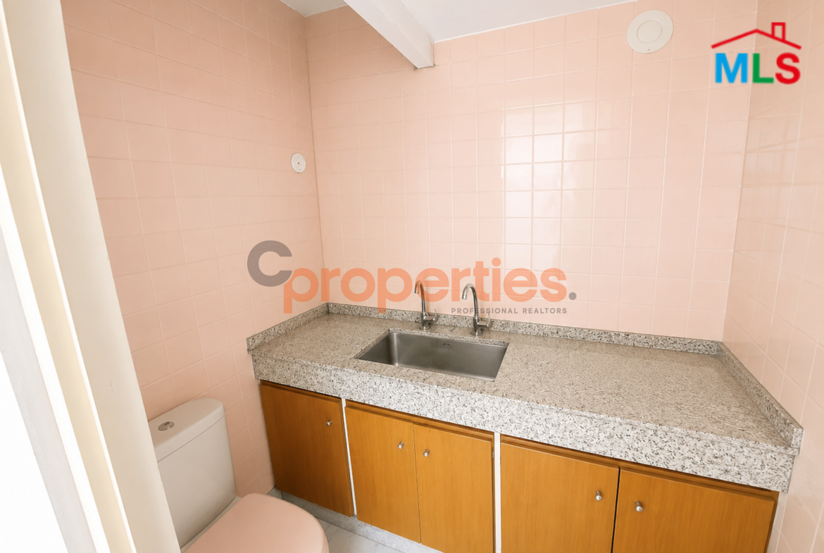 Shop For Rent In Achrafieh | Rmeil - محل للإيجار في الأشرفية - CPBRC33