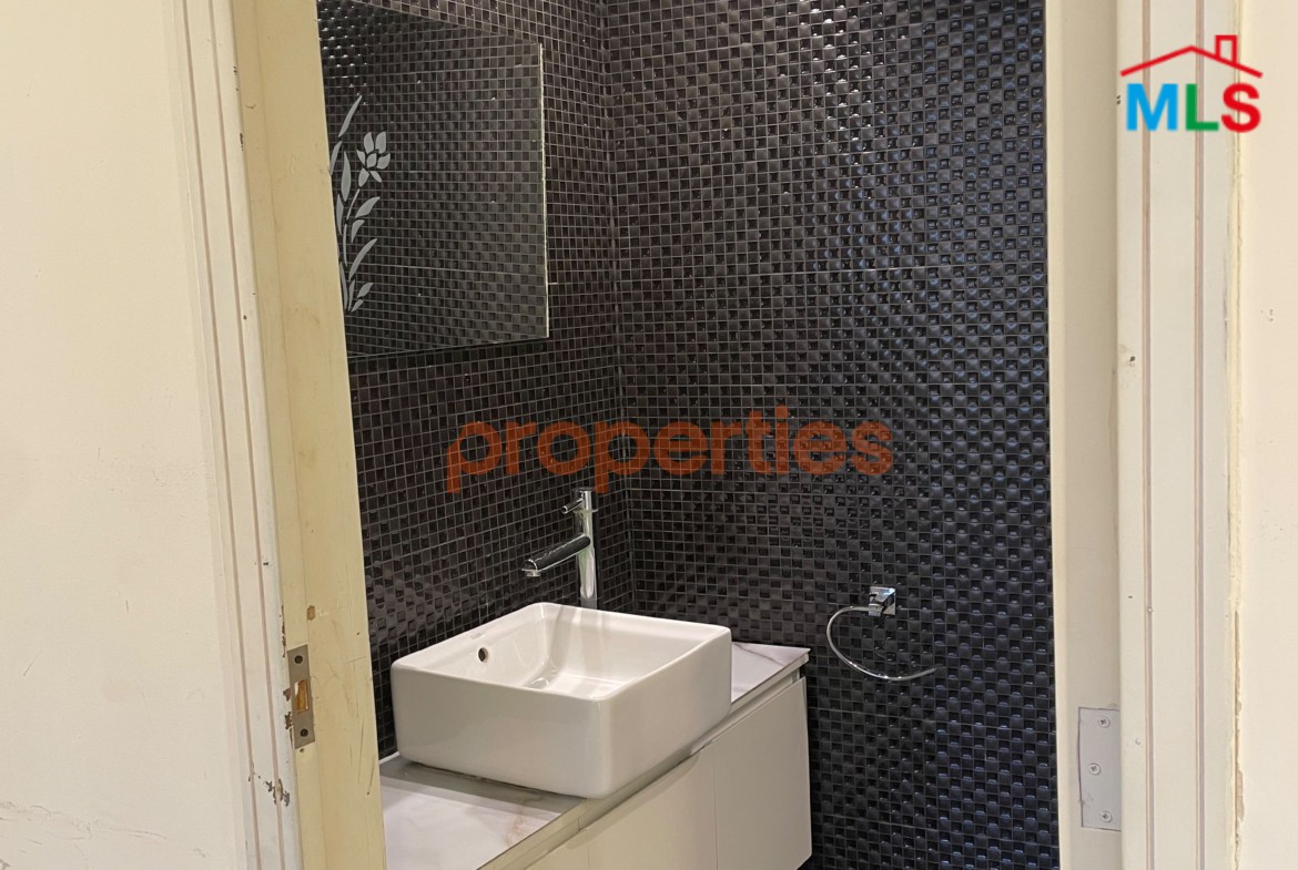 Office for rent in Saifi CPBPK48