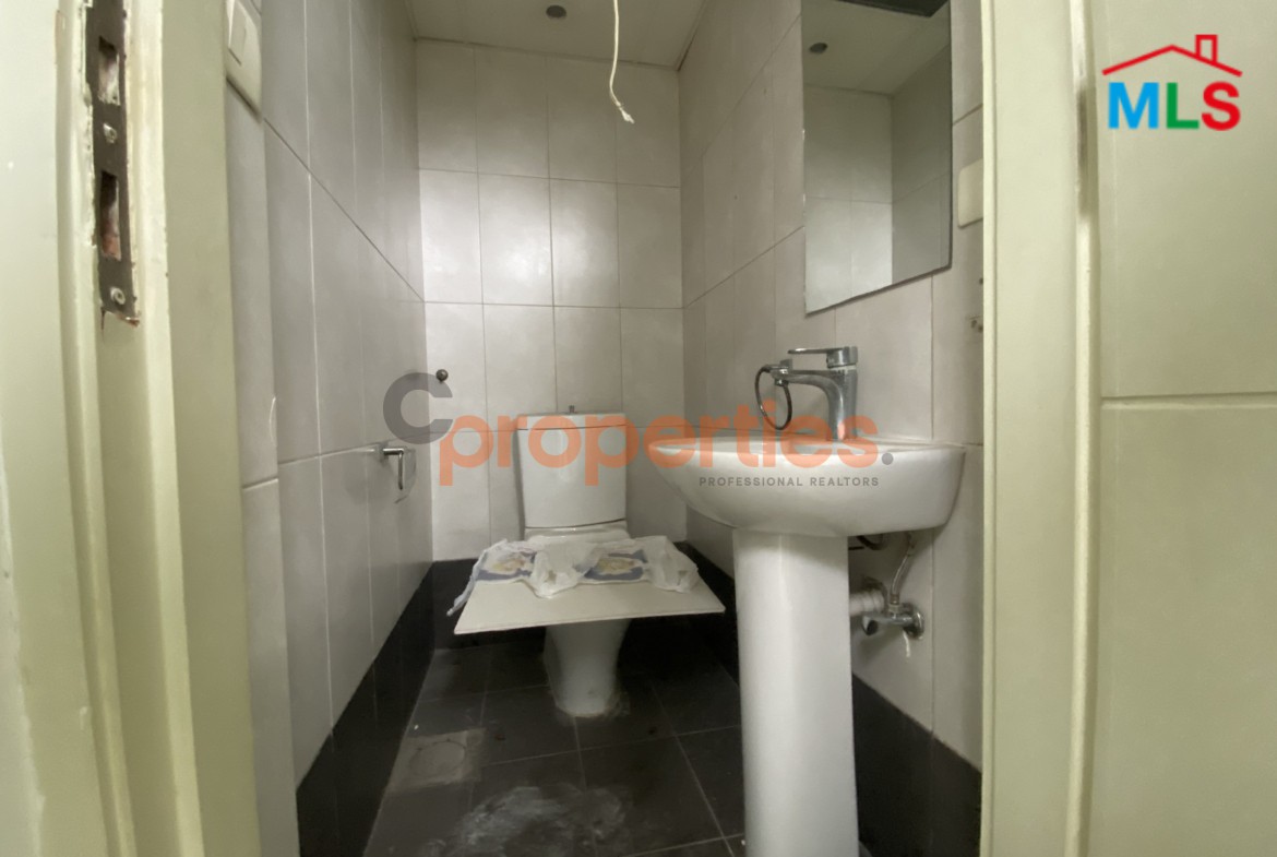 Office For Rent in Jal el Dib - CPFY312 مكتب للإيجار في جل الديب