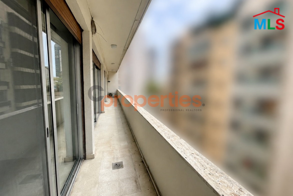 Triplex for rent Achrafieh تريبلكس للإيجار في الأشرفية - CPBPK44