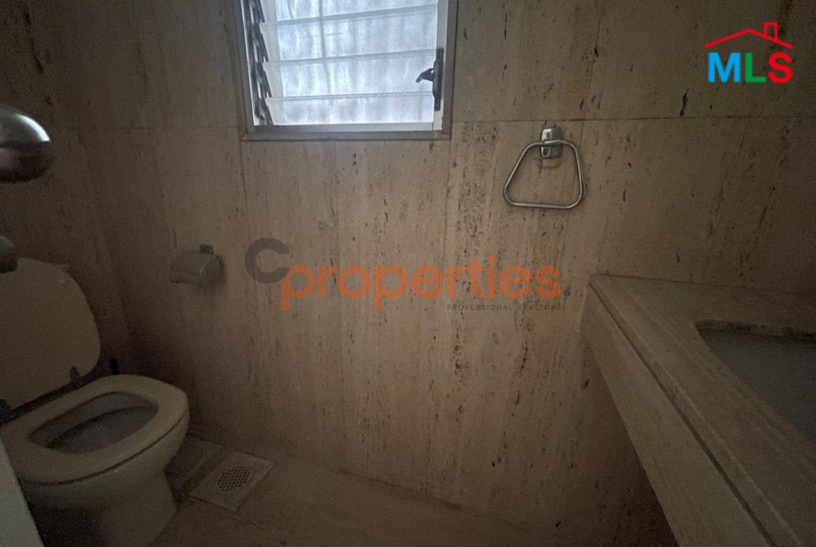 Triplex for rent Achrafieh تريبلكس للإيجار في الأشرفية - CPBPK44