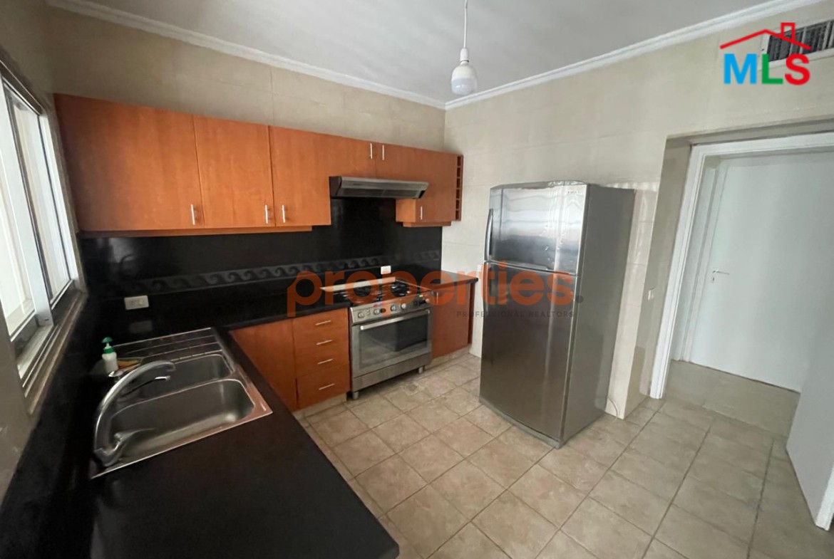 Triplex for rent Achrafieh تريبلكس للإيجار في الأشرفية - CPBPK44