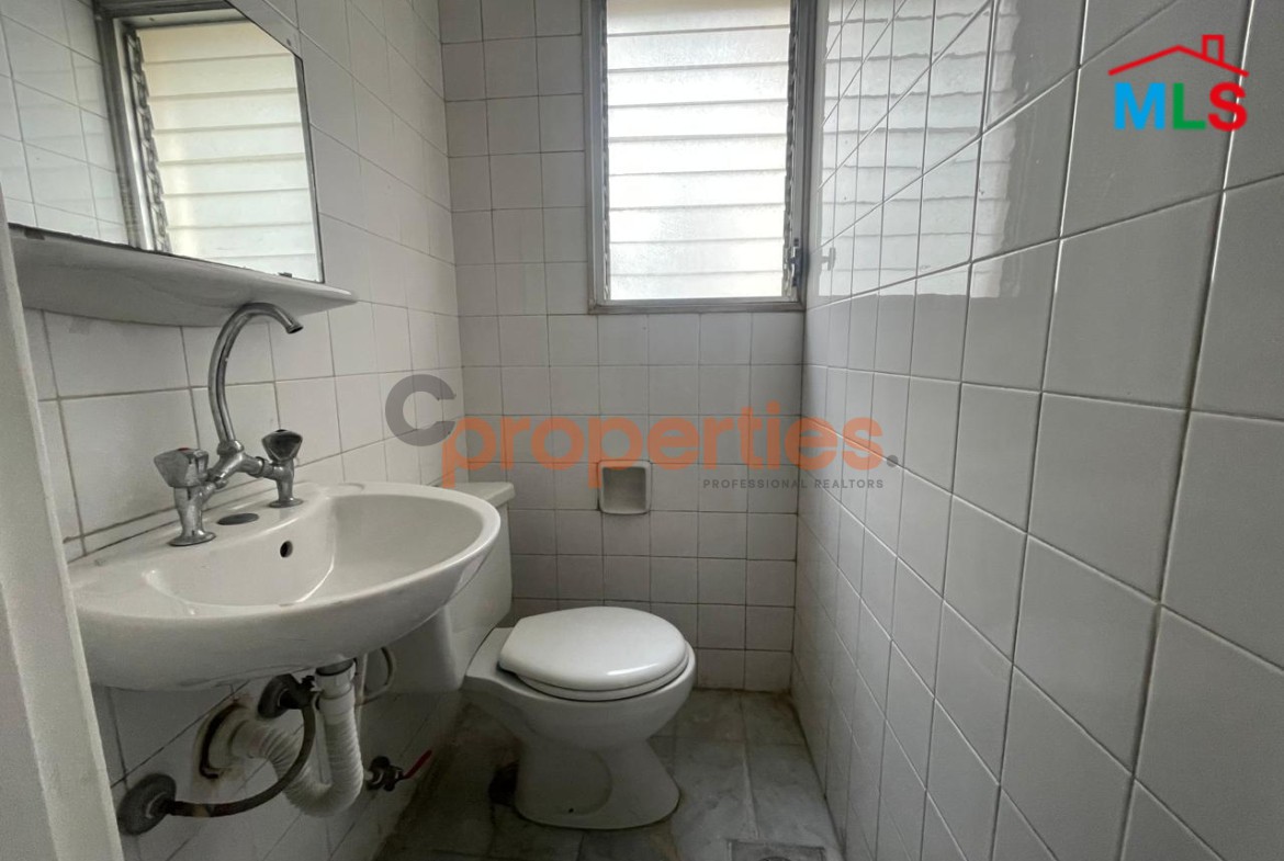 Triplex for rent Achrafieh تريبلكس للإيجار في الأشرفية - CPBPK44