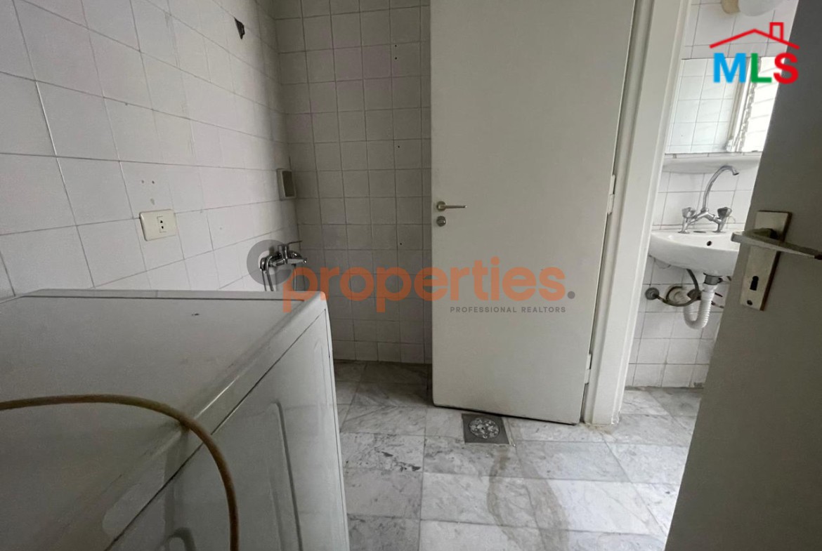 Triplex for rent Achrafieh تريبلكس للإيجار في الأشرفية - CPBPK44
