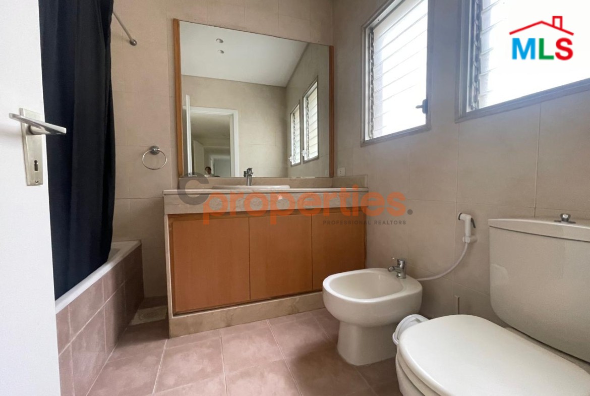 Triplex for rent Achrafieh تريبلكس للإيجار في الأشرفية - CPBPK44