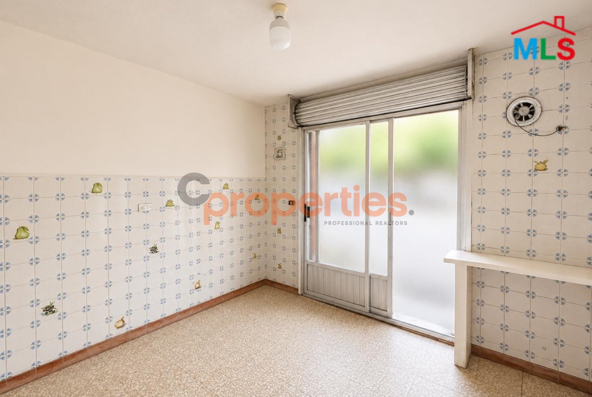 Shop For Rent in Hazmieh - محل للإيجار في الحازمية - CPCH53