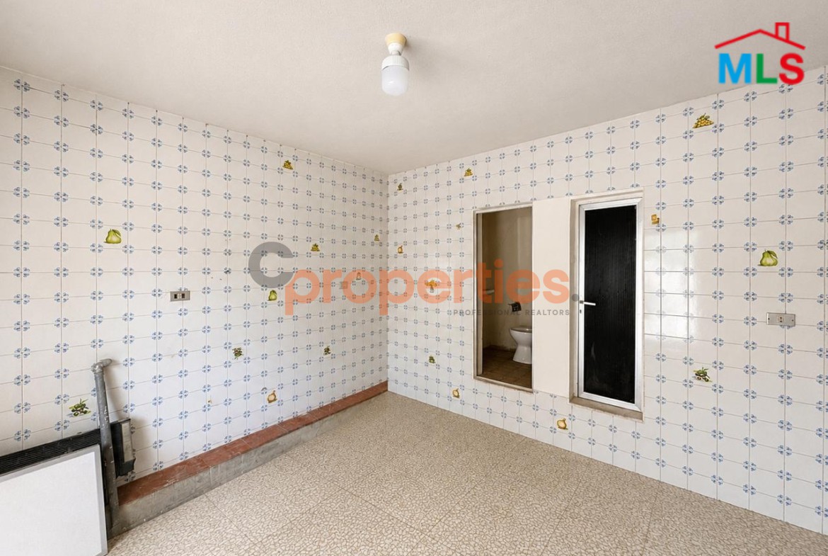 Shop For Rent in Hazmieh - محل للإيجار في الحازمية - CPCH53
