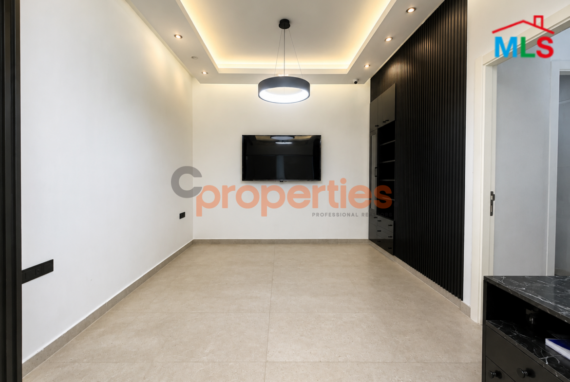 Office For Rent in Ras Beirut مكتب للايجار في راس بيروت - CPBHS145