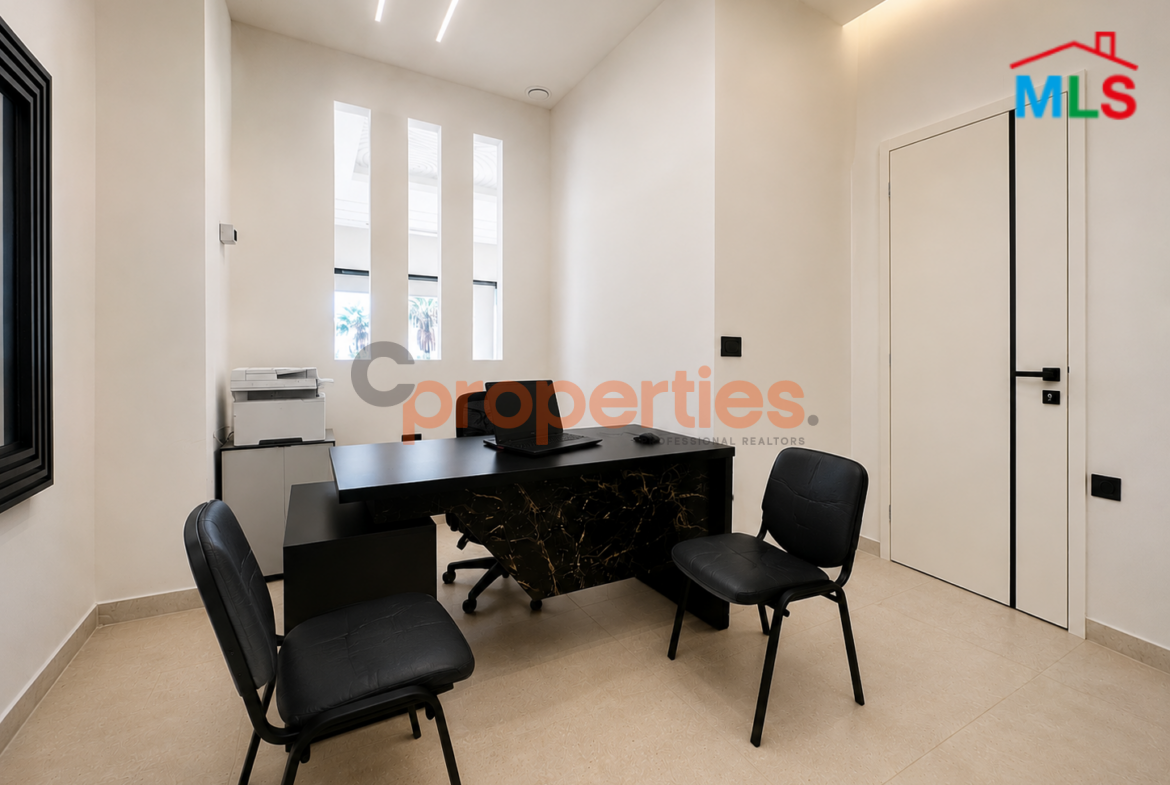 Office For Rent in Ras Beirut مكتب للايجار في راس بيروت - CPBHS145