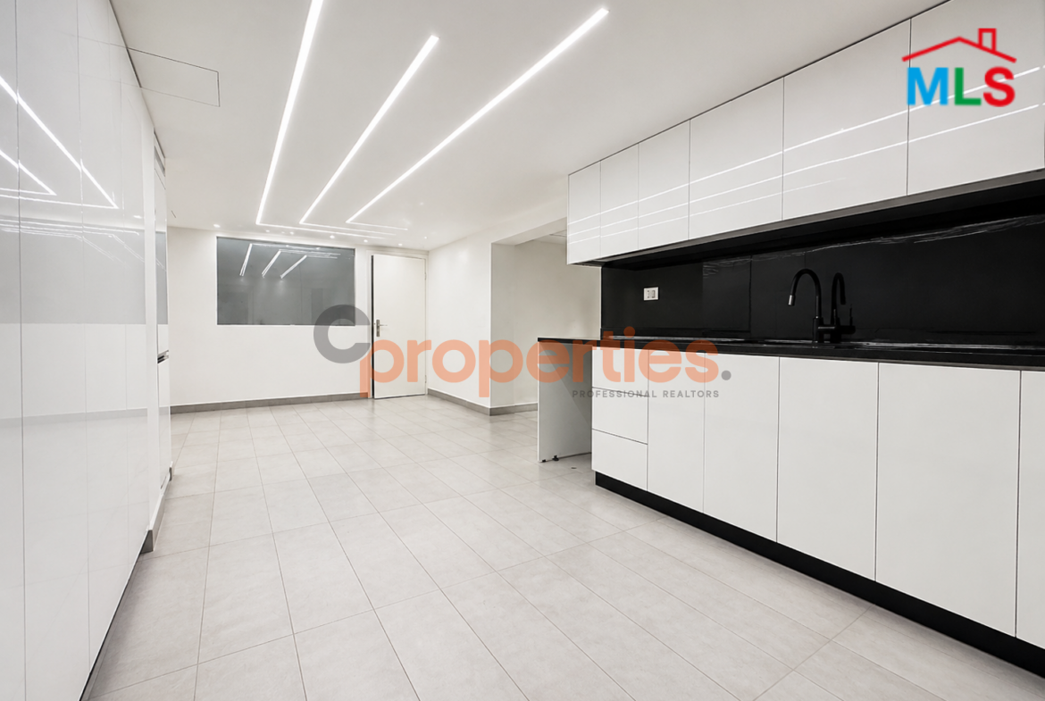 Office For Rent in Ras Beirut مكتب للايجار في راس بيروت - CPBHS145