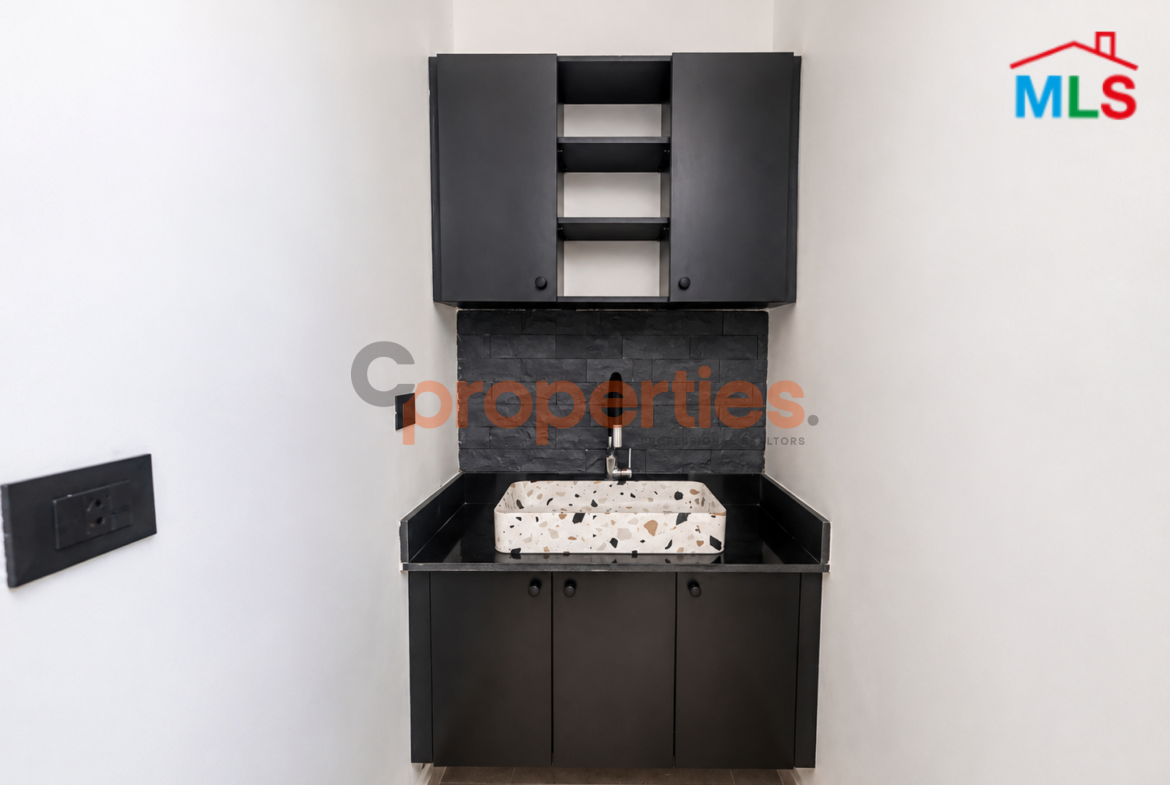 Office For Rent in Ras Beirut مكتب للايجار في راس بيروت - CPBHS145