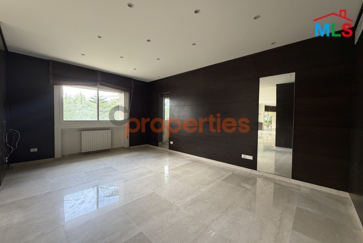 Apartment For Rent in Biyada with Garden/ Terrace شقة للاجار في البياضة CPCF374
