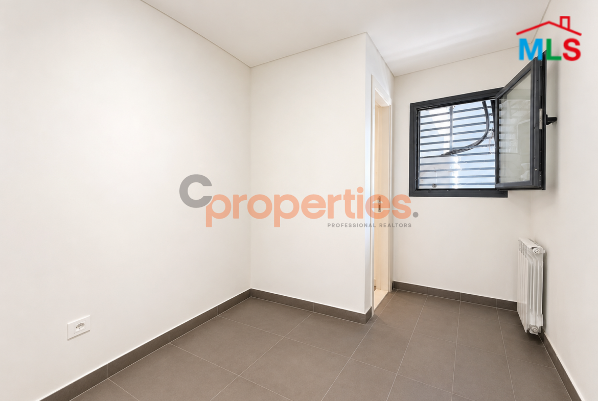 Apartment for rent in Ain Mraisse CPBMKH56