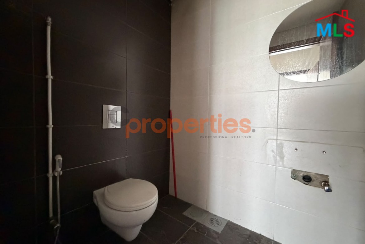 Office For Rent in Dbayeh مكتب للإيجار في ضبية CPES309