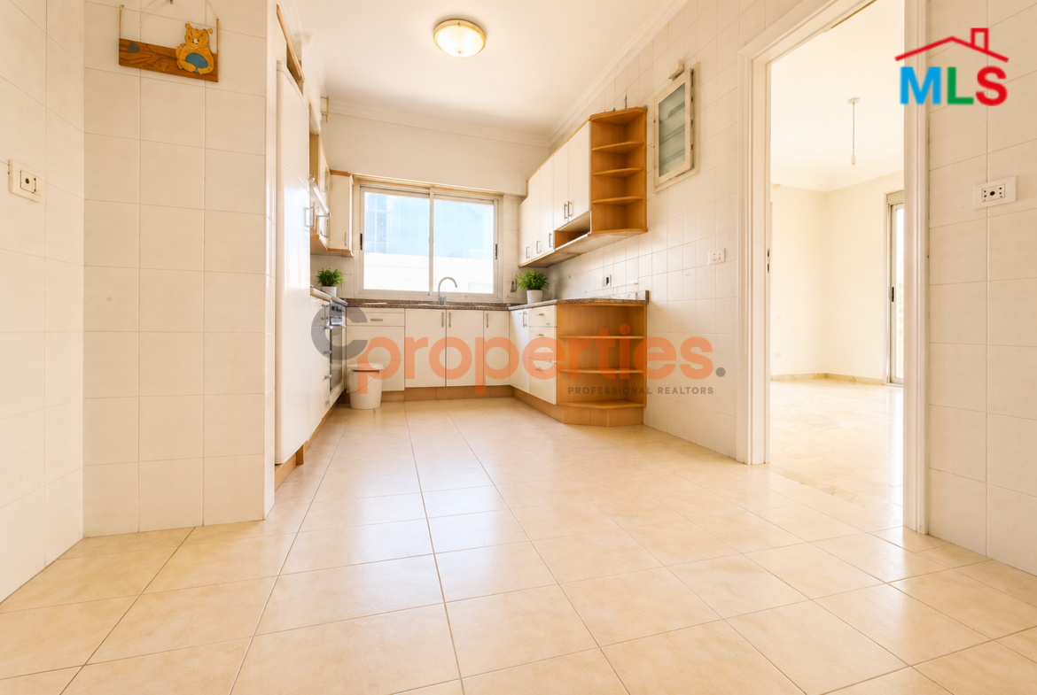 Apartment For Rent in Verdun CPBHN08 - شقة فخمة للأجار في فردان