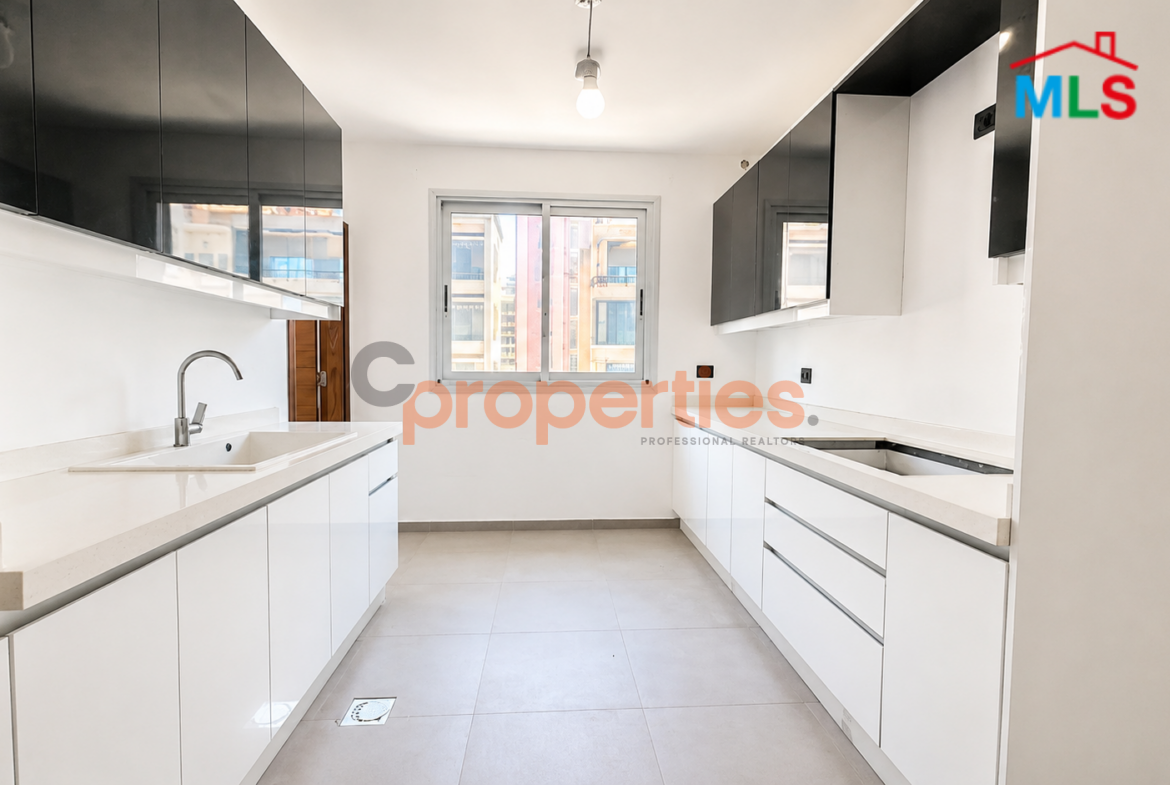 Sea View Apartment For Rent in Rawche شقة مطلة على البحر للإيجار في الروشة CPBHS141