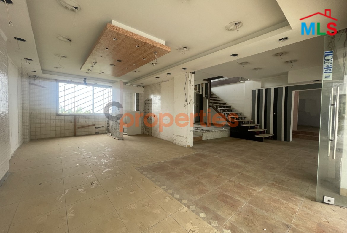 Showroom For Rent In Rayfoun صالة عرض للايجار في ريفون CPKNS01