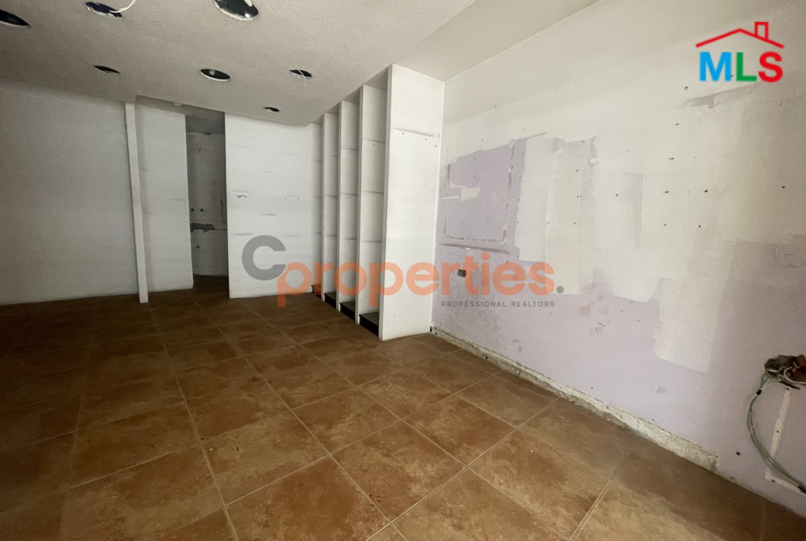 Showroom For Rent In Rayfoun صالة عرض للايجار في ريفون CPKNS01