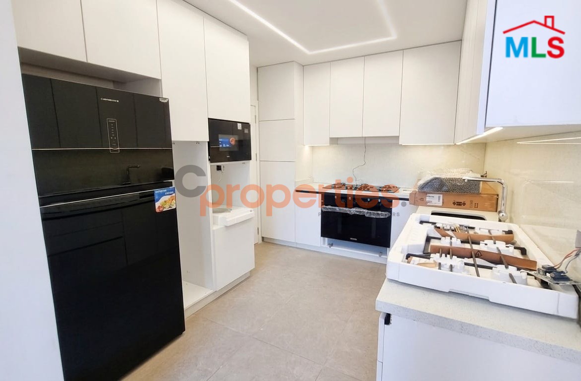 Apartment For Rent In Achrafieh - CPBMH28