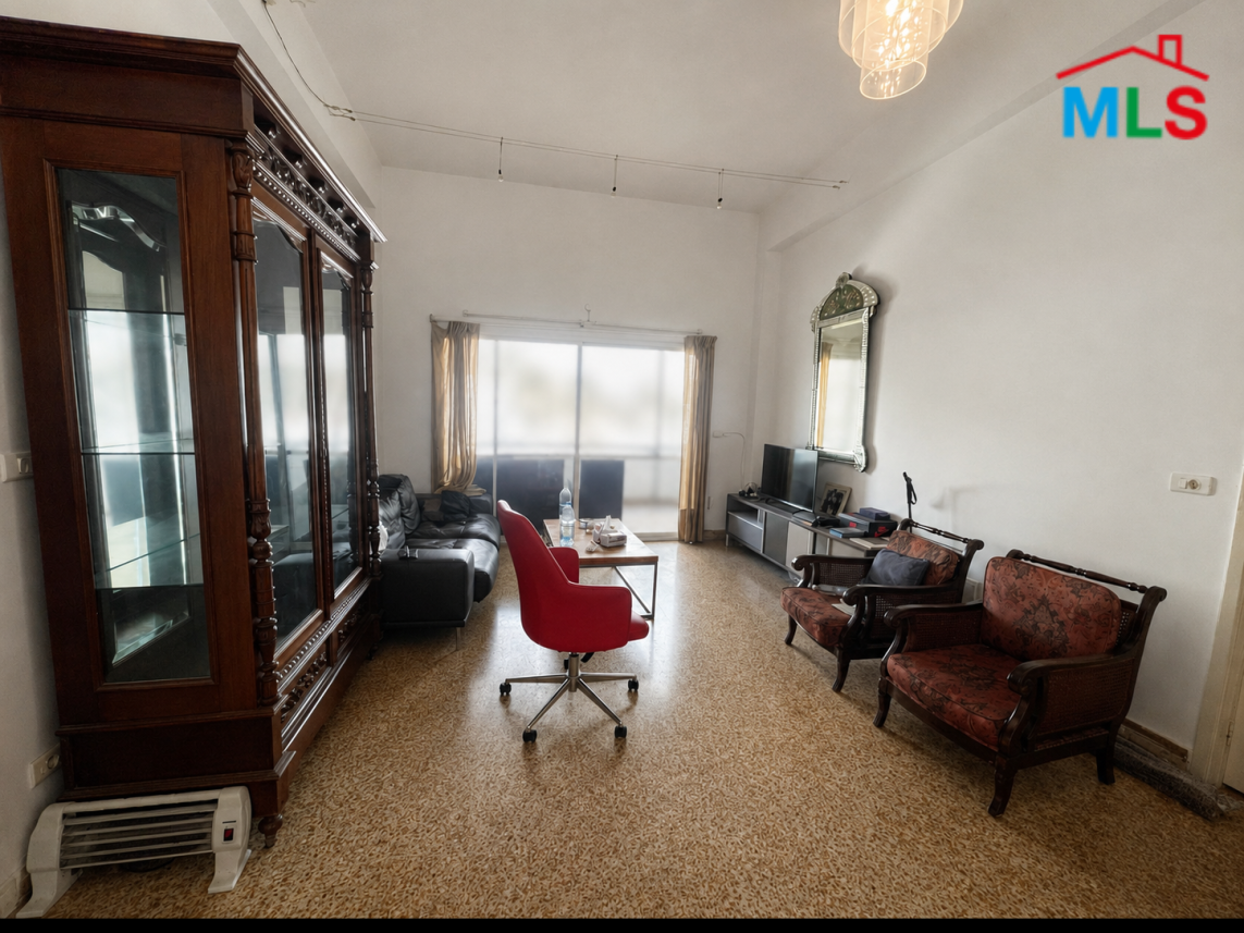 Apartment for rent in Achrafieh - شقة للإيجار في الأشرفية - CPBPK28